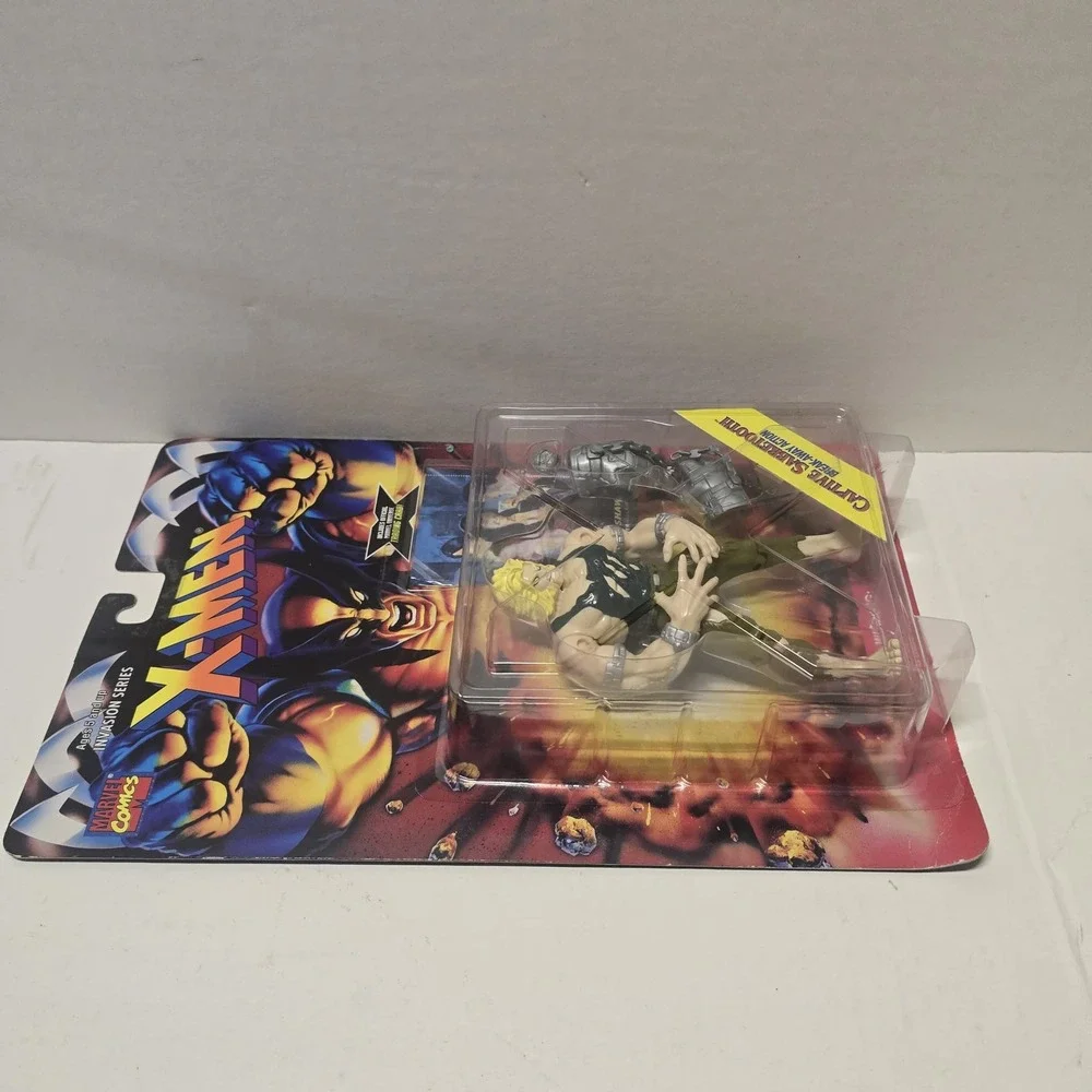 Toy Biz X-Men Invasion Series Captive Sabretooth Action Figure 1995 Marvel 49011